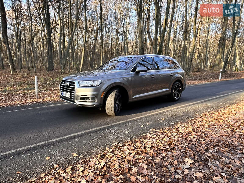 Позашляховик / Кросовер Audi Q7 2017 в Луцьку