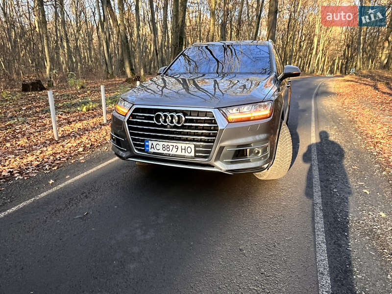 Позашляховик / Кросовер Audi Q7 2017 в Луцьку