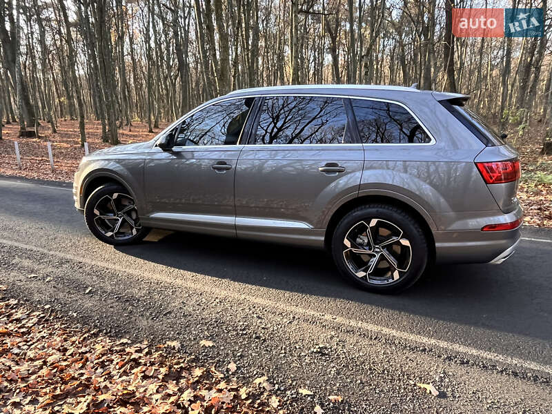 Позашляховик / Кросовер Audi Q7 2017 в Луцьку