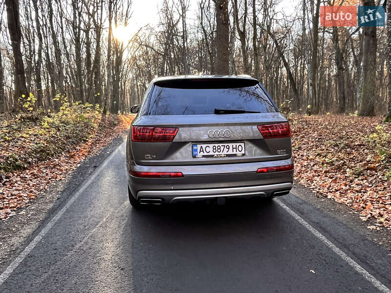 Позашляховик / Кросовер Audi Q7 2017 в Луцьку