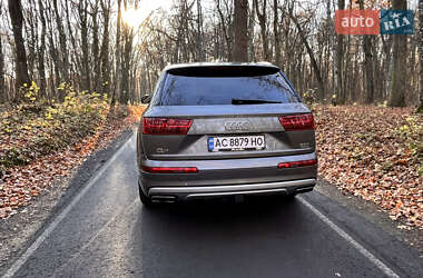 Внедорожник / Кроссовер Audi Q7 2017 в 