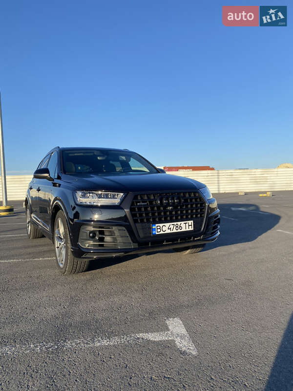 Позашляховик / Кросовер Audi Q7 2017 в Львові