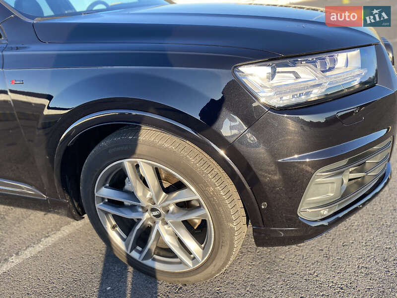 Позашляховик / Кросовер Audi Q7 2017 в Львові