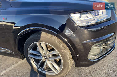 Внедорожник / Кроссовер Audi Q7 2017 в 