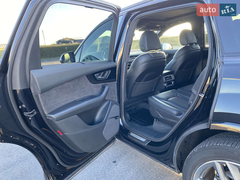 Позашляховик / Кросовер Audi Q7 2017 в Львові