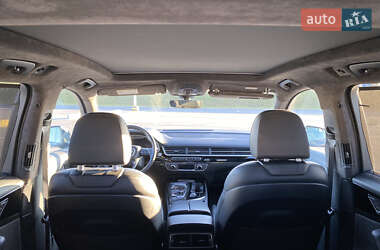 Внедорожник / Кроссовер Audi Q7 2017 в 