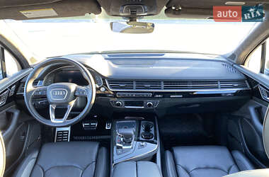 Внедорожник / Кроссовер Audi Q7 2017 в 