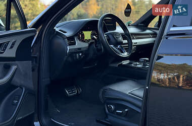 Внедорожник / Кроссовер Audi Q7 2016 в 