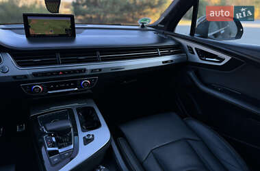 Внедорожник / Кроссовер Audi Q7 2016 в 