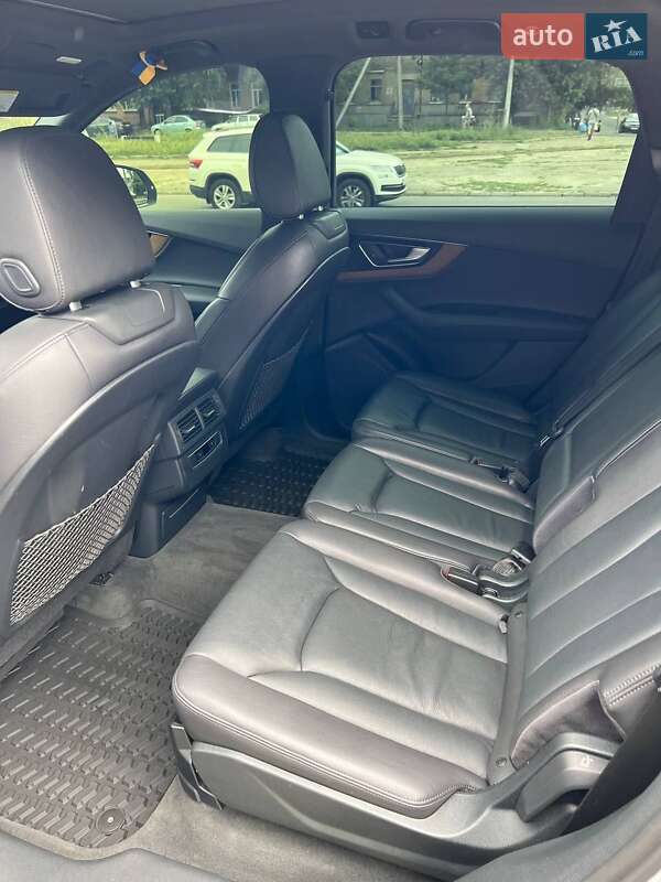 Позашляховик / Кросовер Audi Q7 2016 в Києві