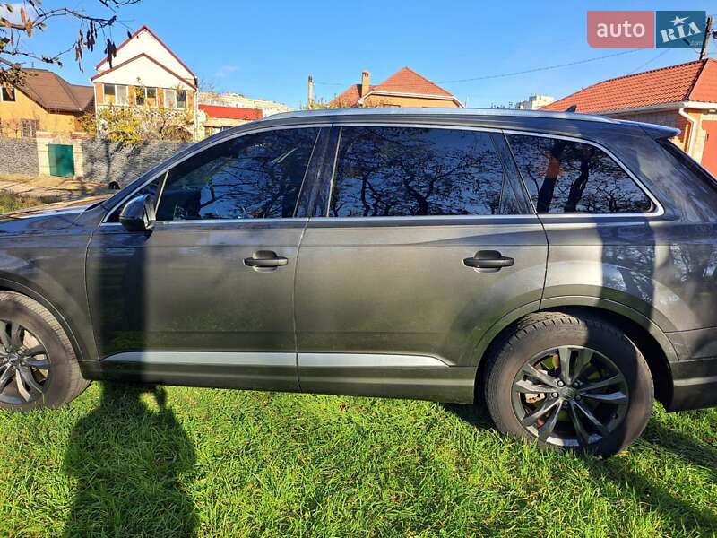 Позашляховик / Кросовер Audi Q7 2018 в Миколаєві