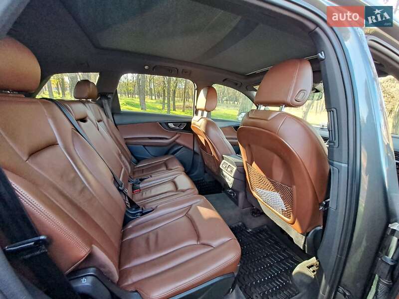 Позашляховик / Кросовер Audi Q7 2018 в Миколаєві