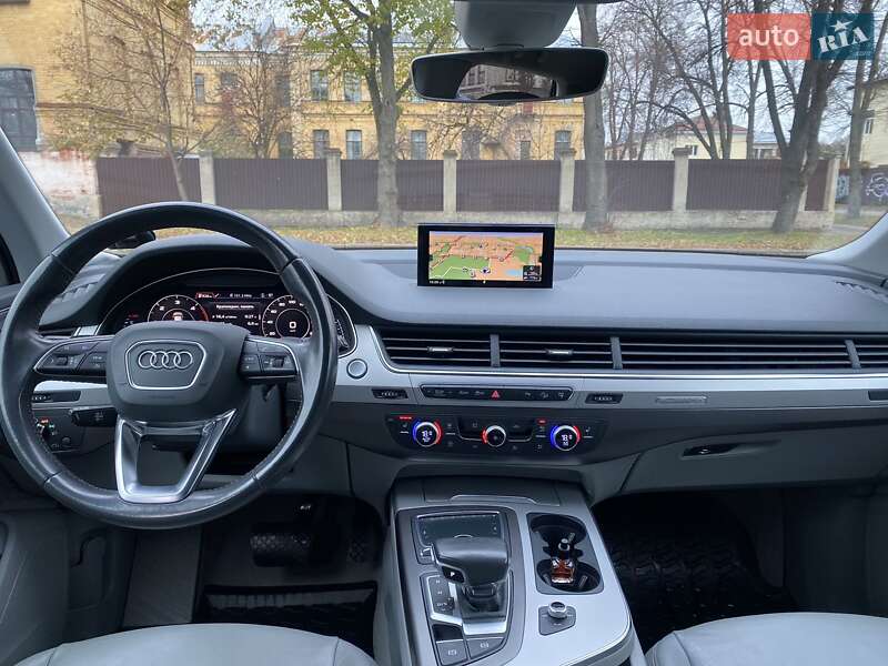 Позашляховик / Кросовер Audi Q7 2015 в Чернігові