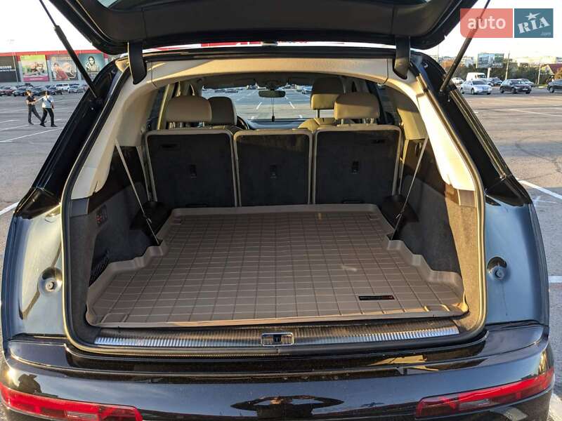 Позашляховик / Кросовер Audi Q7 2018 в Рівному