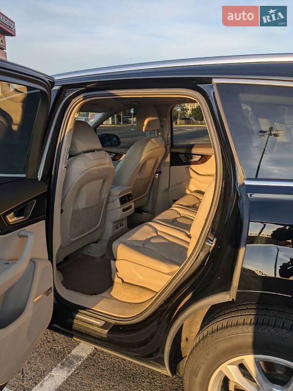Позашляховик / Кросовер Audi Q7 2018 в Рівному