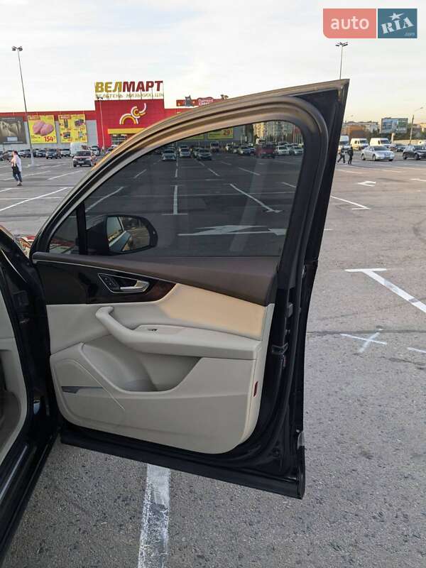 Позашляховик / Кросовер Audi Q7 2018 в Рівному