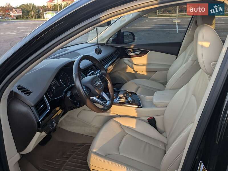 Позашляховик / Кросовер Audi Q7 2018 в Рівному
