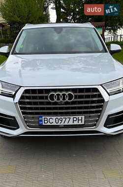 Внедорожник / Кроссовер Audi Q7 2017 в 