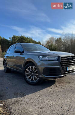 Внедорожник / Кроссовер Audi Q7 2016 в 