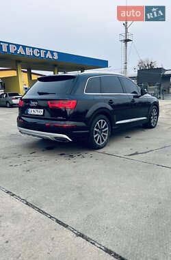 Позашляховик / Кросовер Audi Q7 2015 в Умані