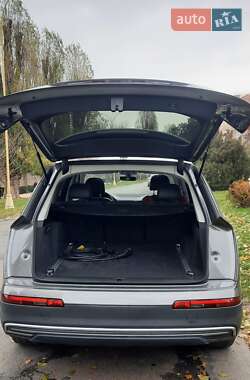 Внедорожник / Кроссовер Audi Q7 2016 в 