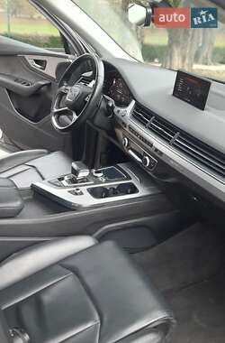 Внедорожник / Кроссовер Audi Q7 2016 в 