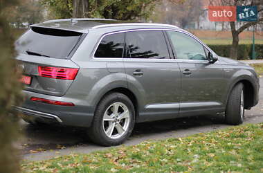 Внедорожник / Кроссовер Audi Q7 2016 в 
