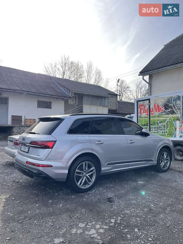 Позашляховик / Кросовер Audi Q7 2019 в Ужгороді