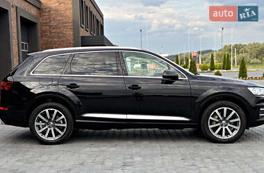 Позашляховик / Кросовер Audi Q7 2019 в 