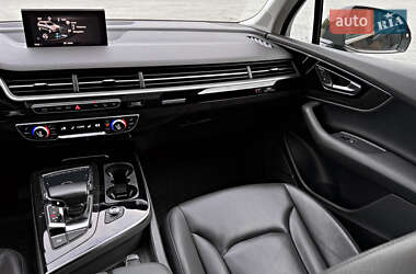 Позашляховик / Кросовер Audi Q7 2019 в 