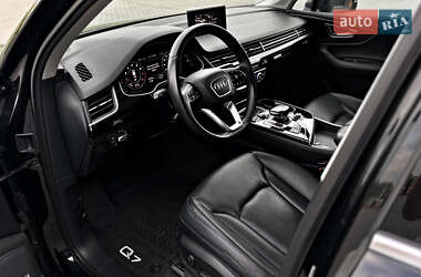 Позашляховик / Кросовер Audi Q7 2019 в 
