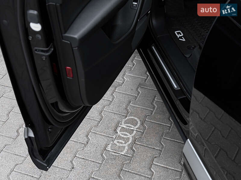 Позашляховик / Кросовер Audi Q7 2019 в Чернівцях