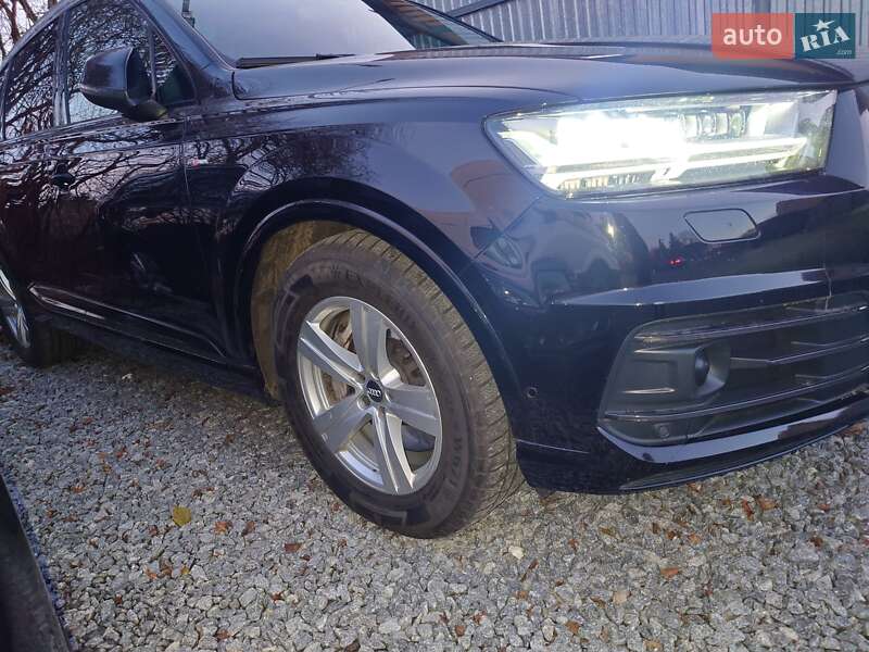 Позашляховик / Кросовер Audi Q7 2015 в Самборі