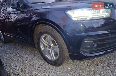 Внедорожник / Кроссовер Audi Q7 2015 в 