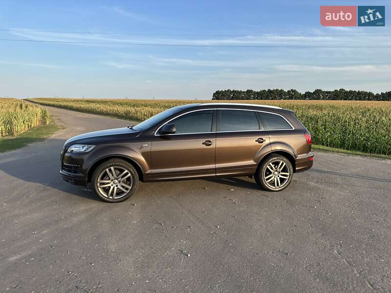 Позашляховик / Кросовер Audi Q7 2013 в 