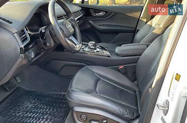 Внедорожник / Кроссовер Audi Q7 2016 в 