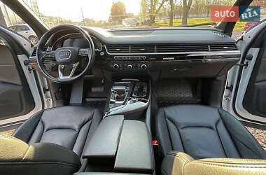 Внедорожник / Кроссовер Audi Q7 2016 в 