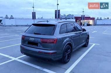 Внедорожник / Кроссовер Audi Q7 2018 в 