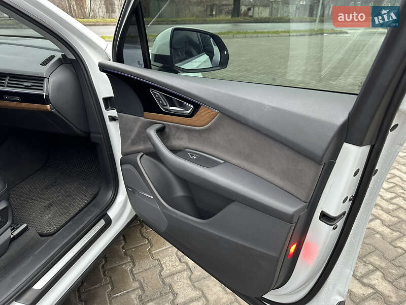 Внедорожник / Кроссовер Audi Q7 2016 в Хмельницком