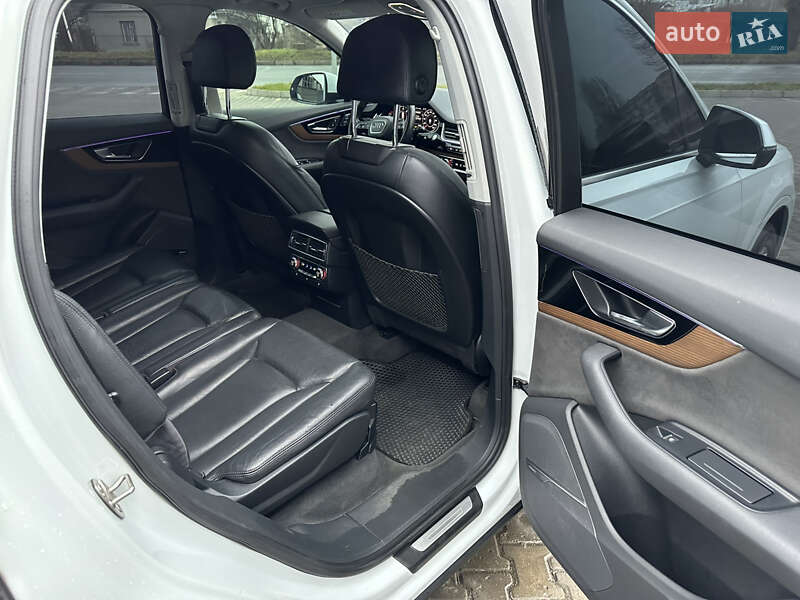 Внедорожник / Кроссовер Audi Q7 2016 в Хмельницком