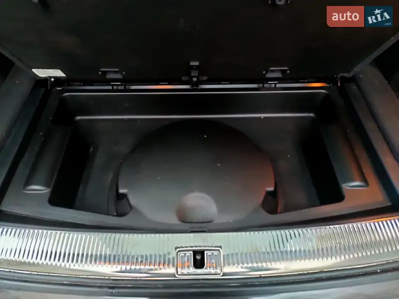 Внедорожник / Кроссовер Audi Q7 2012 в 