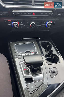Внедорожник / Кроссовер Audi Q7 2016 в 