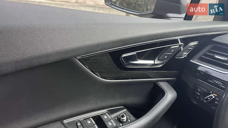 Внедорожник / Кроссовер Audi Q7 2016 в Мукачево