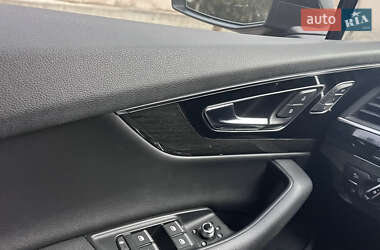 Внедорожник / Кроссовер Audi Q7 2016 в 