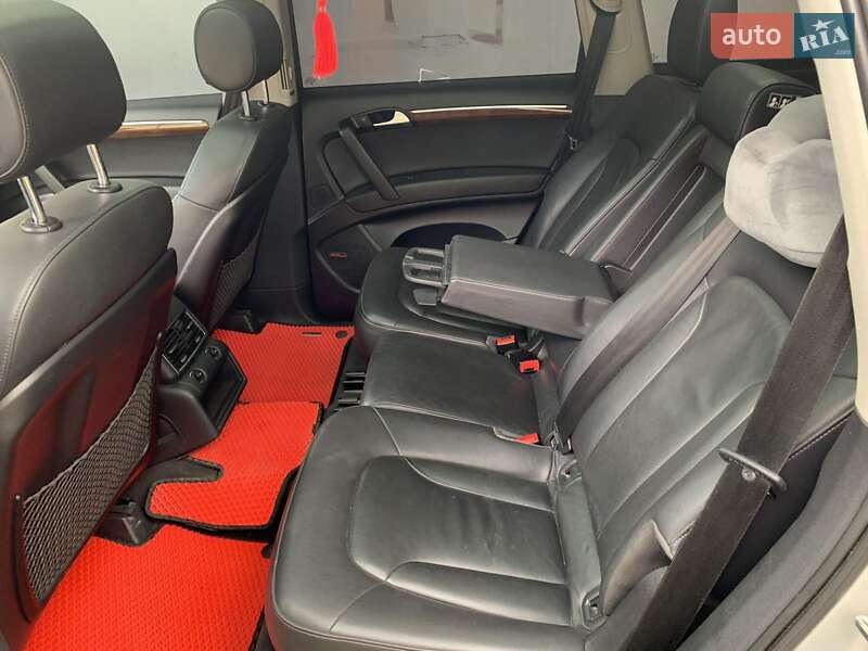Позашляховик / Кросовер Audi Q7 2013 в Тростянці
