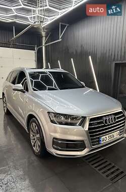 Позашляховик / Кросовер Audi Q7 2016 в Виноградові