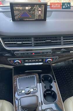 Внедорожник / Кроссовер Audi Q7 2016 в 