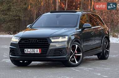 Позашляховик / Кросовер Audi Q7 2017 в Рівному