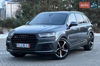 Позашляховик / Кросовер Audi Q7 2017 в Рівному