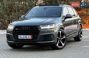 Позашляховик / Кросовер Audi Q7 2017 в Рівному